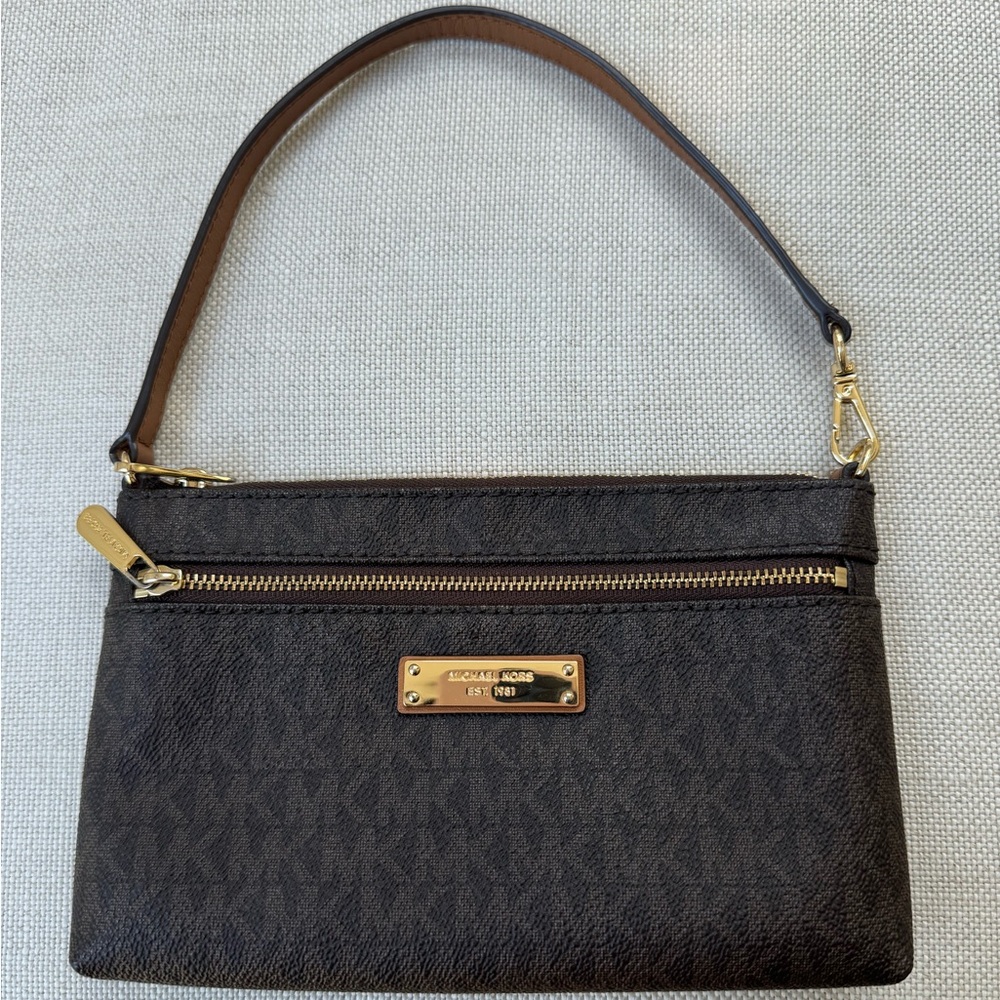 Michal Kors Classic Print Wristlet in great condition!